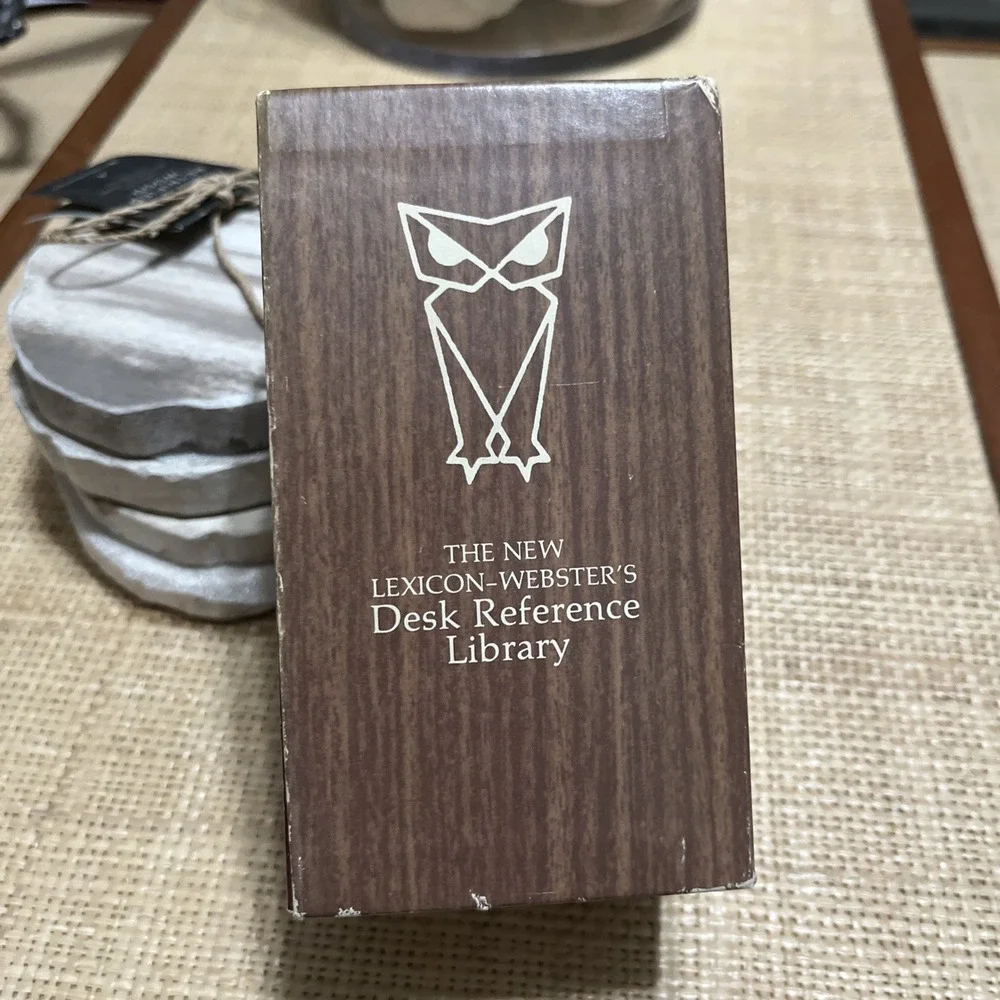 The New Lexicon-Webster's Desk Reference Library 6 Volumes‎